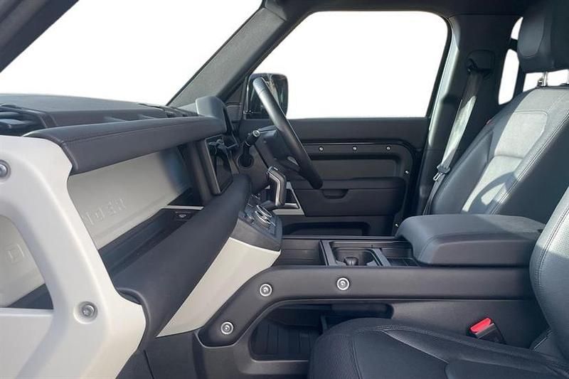Usado Land Rover Defender SE Dynamic 249 HP (183 kW) 2024 Preto SUV