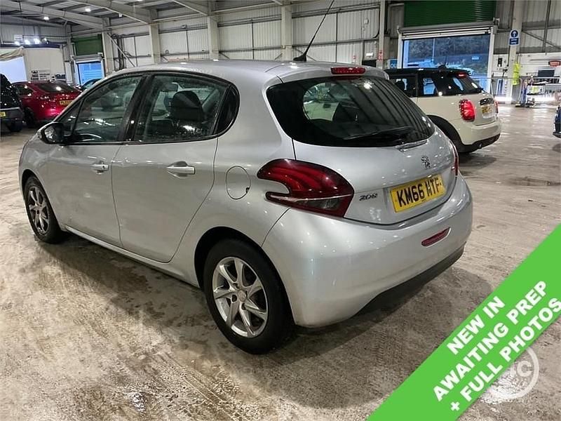 Used Peugeot 208 Active 82 HP (60 kW) 2016 Silver Hatchback