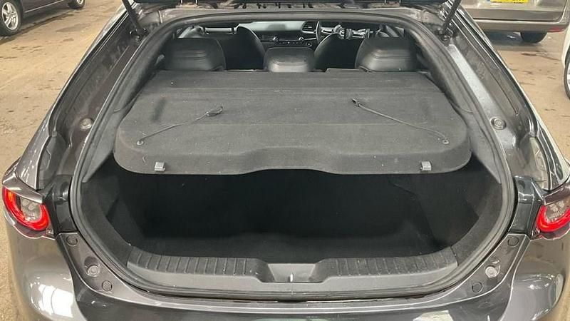 Begagnad Mazda 3 Inclusive 2022 Grå Halvkombi