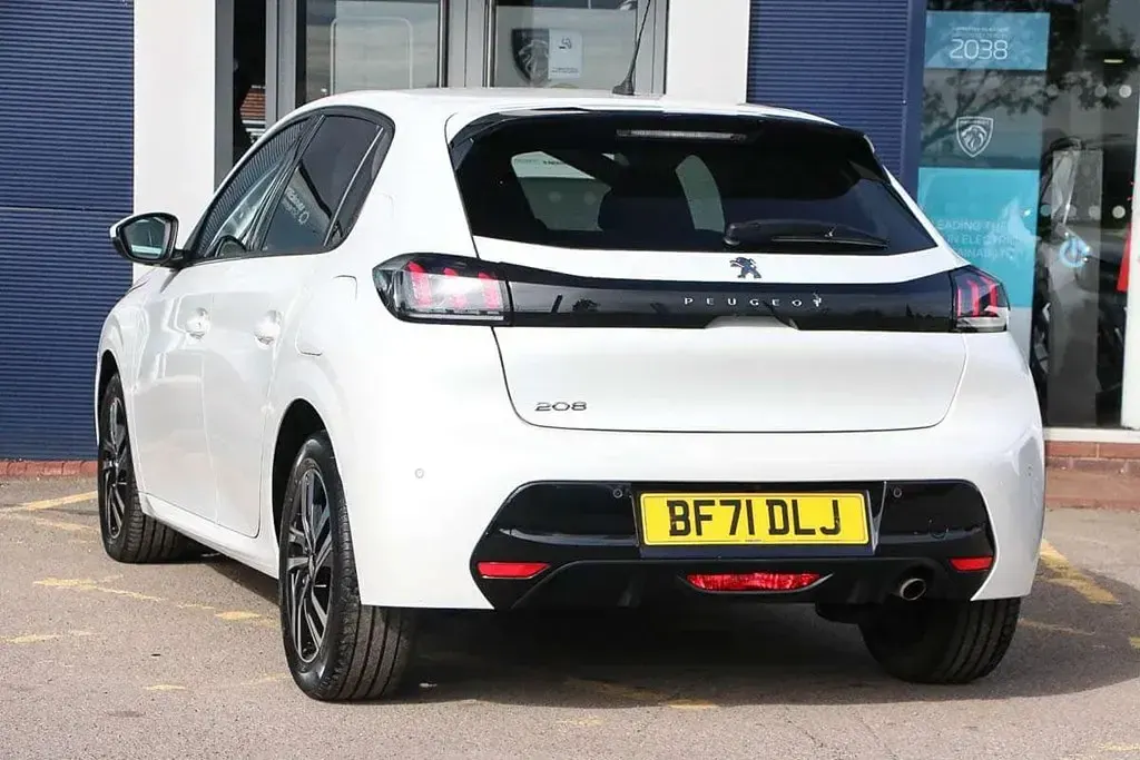 Second-hand Peugeot 208 Allure Premium 101 CP (74 kW) 2021 Alb Hatchback
