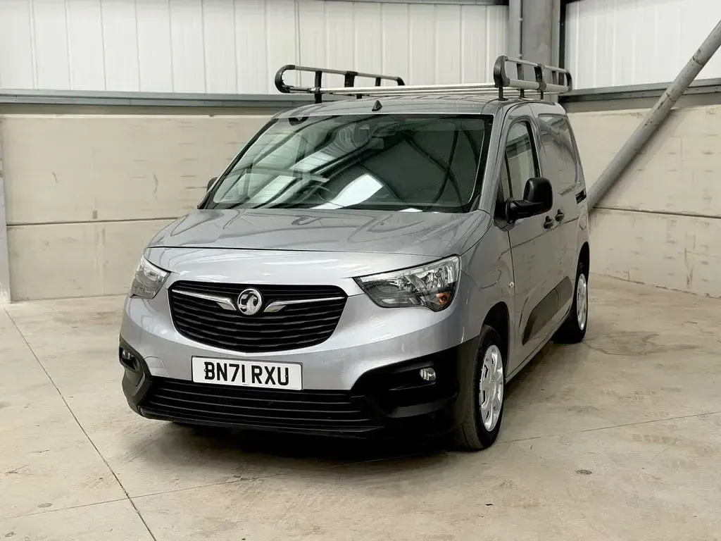 Used Vauxhall Combo Edition 100 HP (73 kW) 2022 Grey MPV