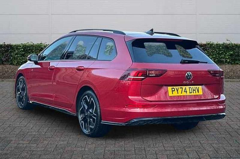 Used VW Golf VIII R-line 150 HP (110 kW) 2024 Red Estate