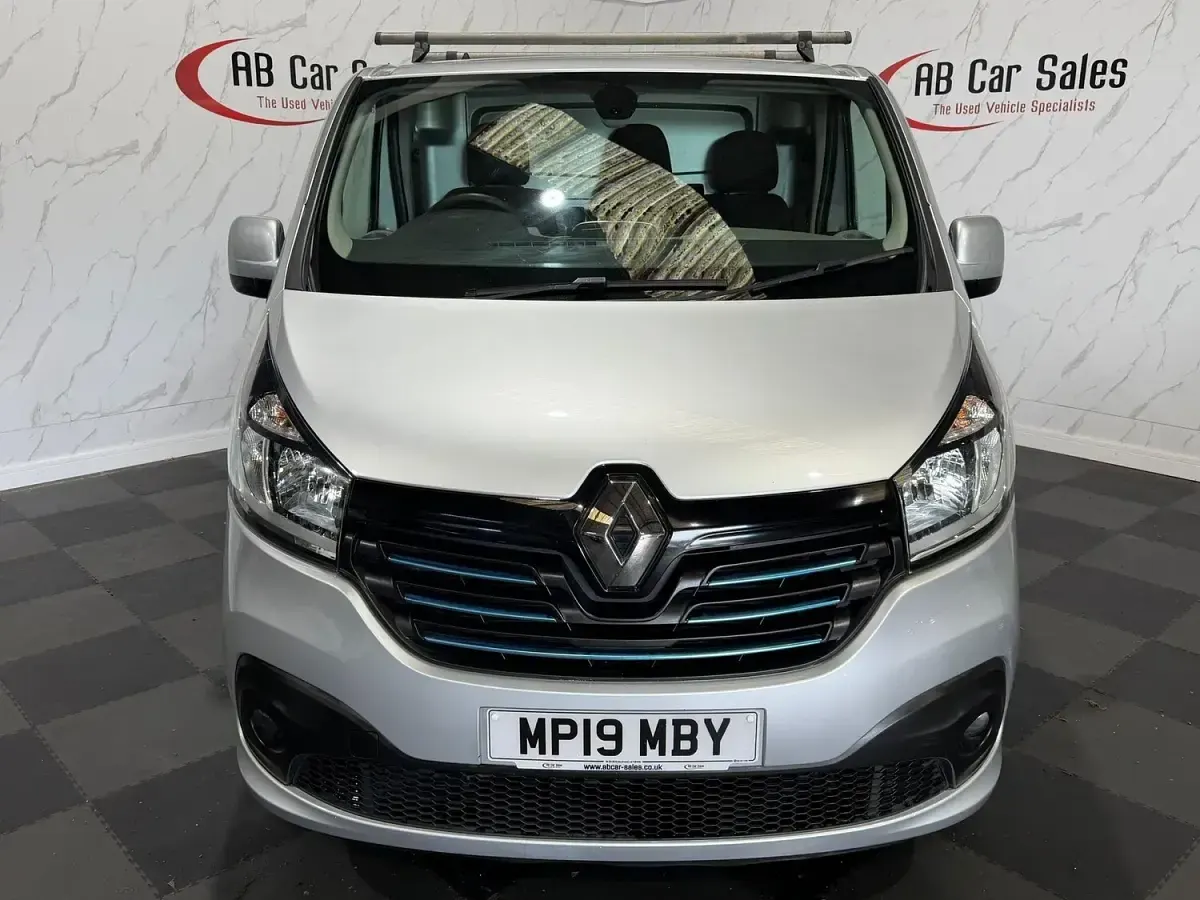 Used Renault Trafic 2019 Silver MPV
