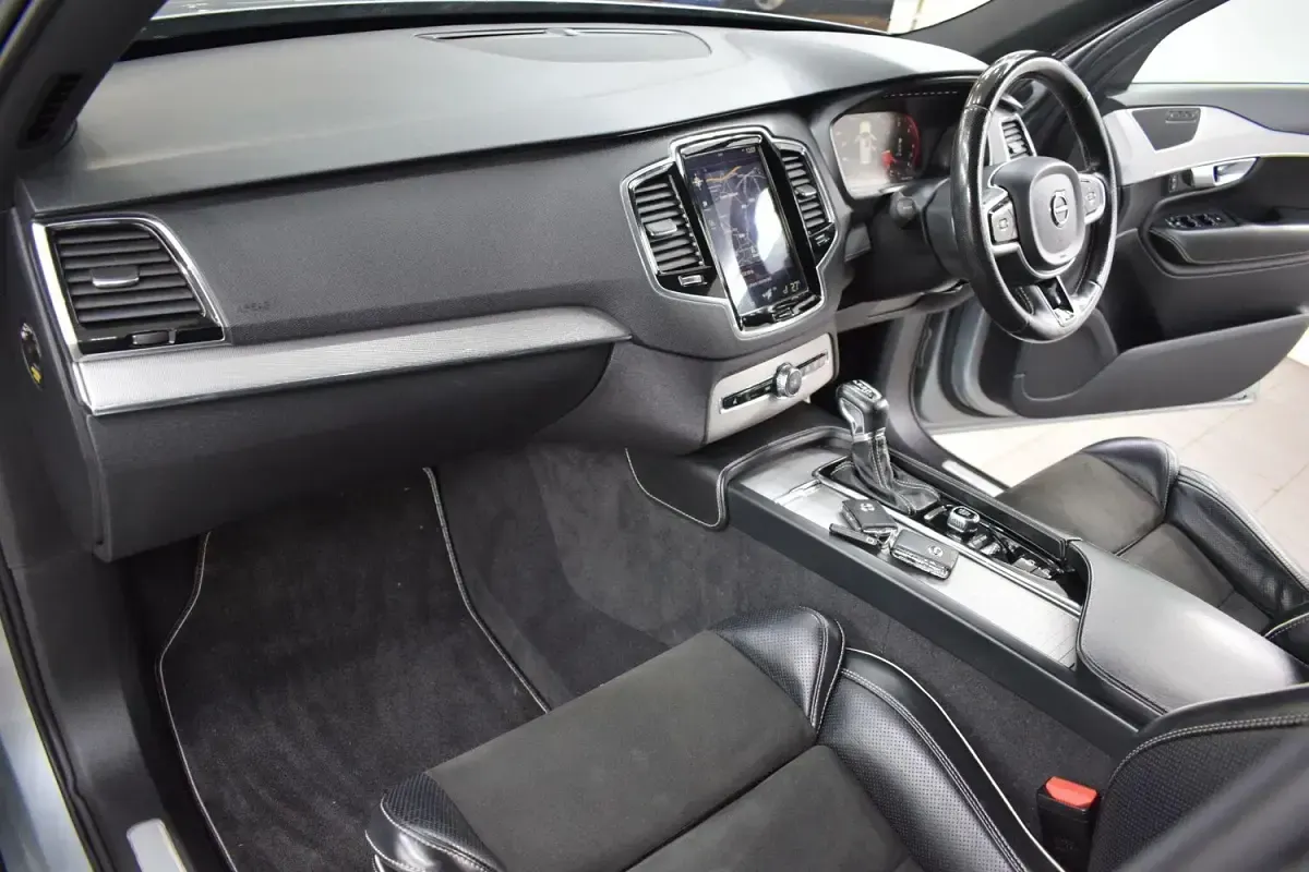 Used Volvo XC90 R-Design Pro 235 HP (172 kW) 2017 Silver SUV
