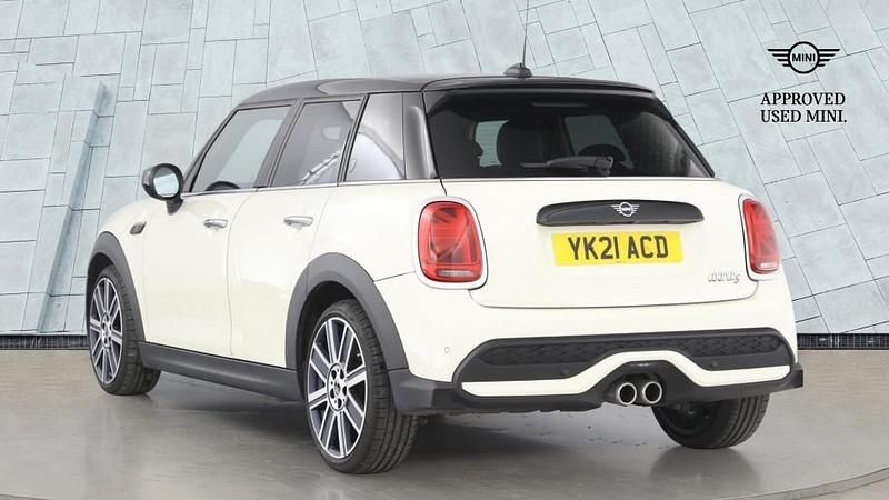 Used Mini Cooper S Exclusive 192 HP (141 kW) 2021 White Hatchback