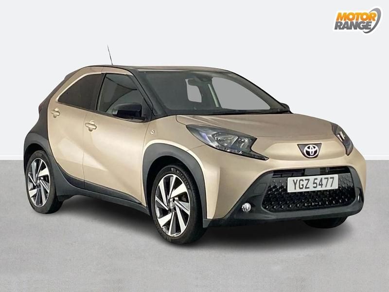 Używany Toyota Aygo X 72 KM (52 kW) 2023 Beżowy SUV