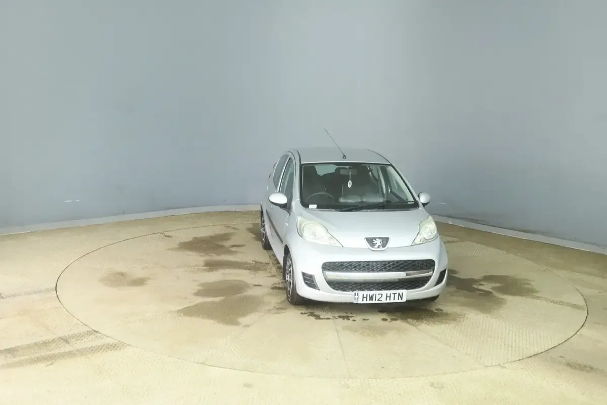 Used Peugeot 107 68 HP (50 kW) 2012 Silver Hatchback