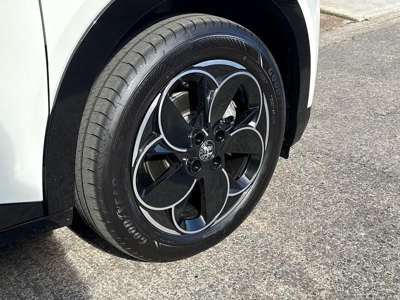 New Alfa Romeo GT Junior 2026 Sempione white w/black roof 934 Hatchback