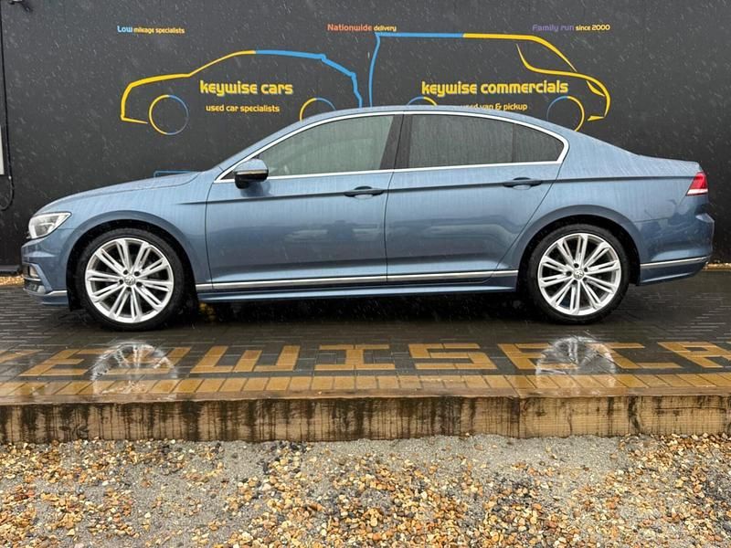Begagnad VW Passat R-line 190 HK (139 kW) 2015 Blå Sedan