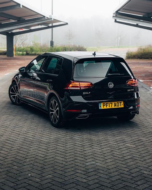 Used VW Golf VII R-line 150 HP (110 kW) 2017 Black Hatchback