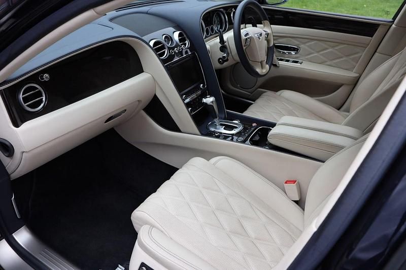 Used Bentley Flying Spur 625 HP (459 kW) 2014 Blue Sedan