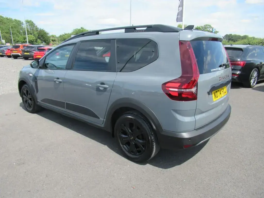 Used Dacia Jogger Extreme 141 HP (103 kW) 2024 Grey MPV