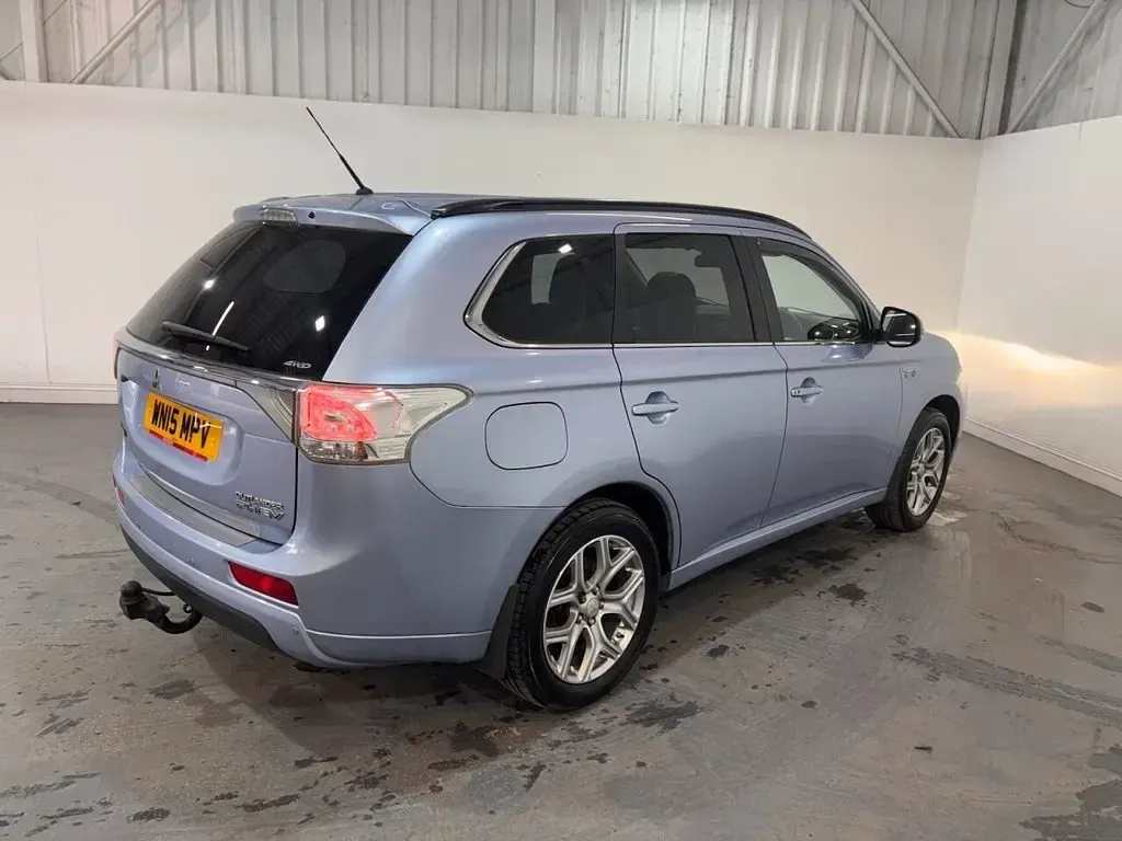 Used Mitsubishi Outlander P-HEV 200 HP (147 kW) 2015 Blue SUV