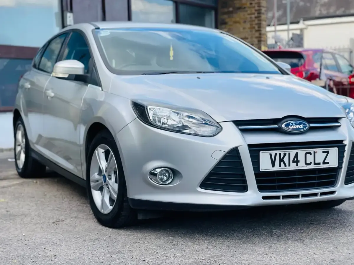 Used Ford Focus Zetec 125 HP (91 kW) 2014 Silver Hatchback