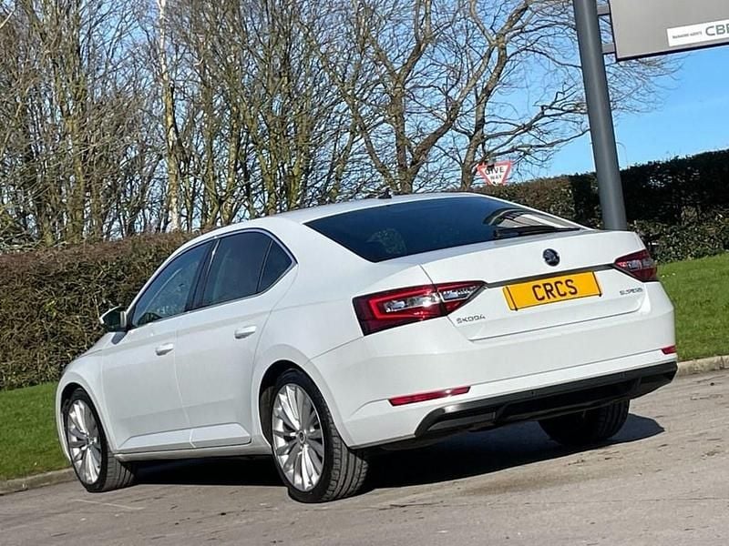 Used Skoda Superb SE L Executive 190 HP (139 kW) 2017 White Hatchback