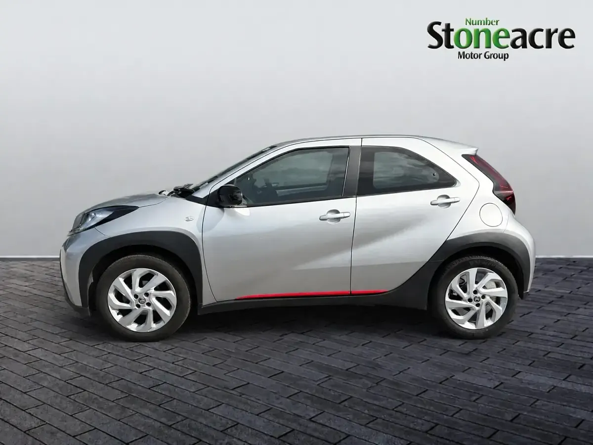 Used Toyota Aygo X PURE 72 HP (52 kW) 2023 Silver SUV