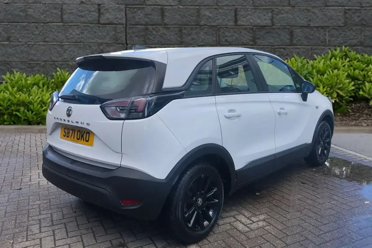 Used Vauxhall Crossland Edition 82 HP (60 kW) 2022 White SUV