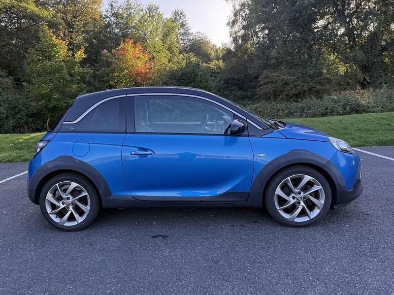 Second-hand Vauxhall Adam Rocks 115 CP (84 kW) 2015 Albastru Hatchback