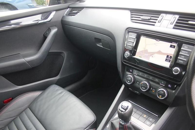 Begagnad Skoda Octavia vRS 2014 Röd Halvkombi