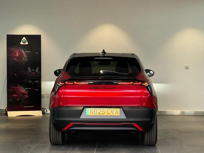 New Alfa Romeo GT Junior Edizione Speciale 114 kW (156 HP) 2025 Red/black Hatchback