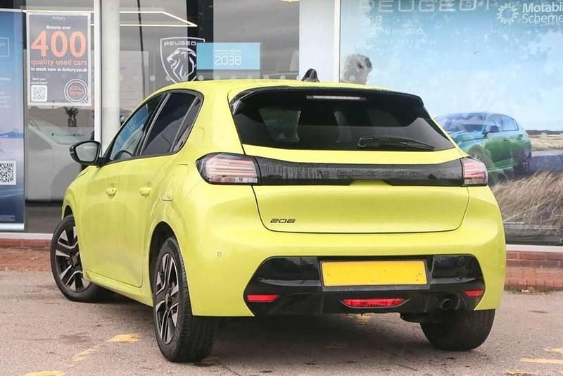 Used Peugeot 208 Allure 101 HP (74 kW) 2025 Yellow Hatchback