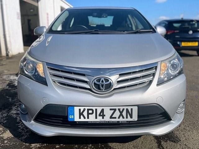 Used Toyota Avensis 150 HP (110 kW) 2014 Silver Sedan