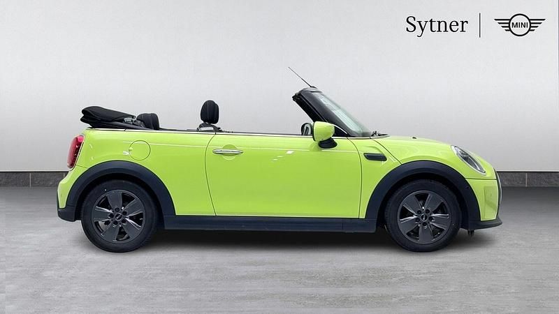 Used Mini Cooper Classic 134 HP (98 kW) 2023 Yellow Hatchback