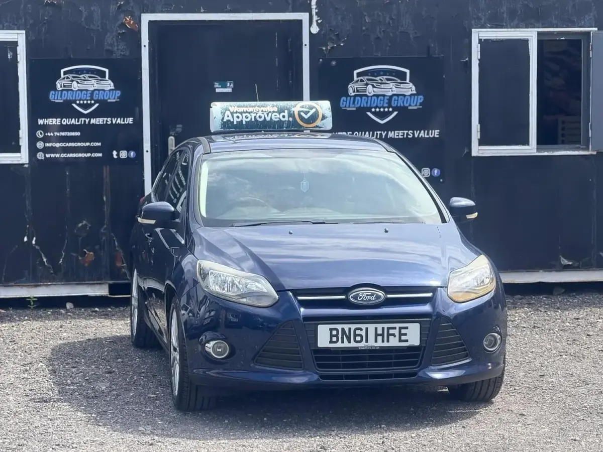 Used Ford Focus Zetec 125 HP (91 kW) 2011 Blue Hatchback