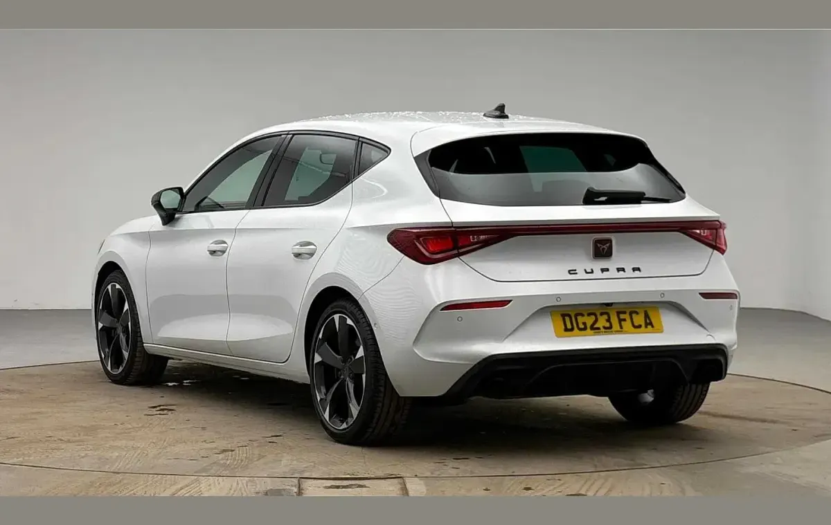 Used Cupra Leon VZ1 241 HP (177 kW) 2023 White Hatchback