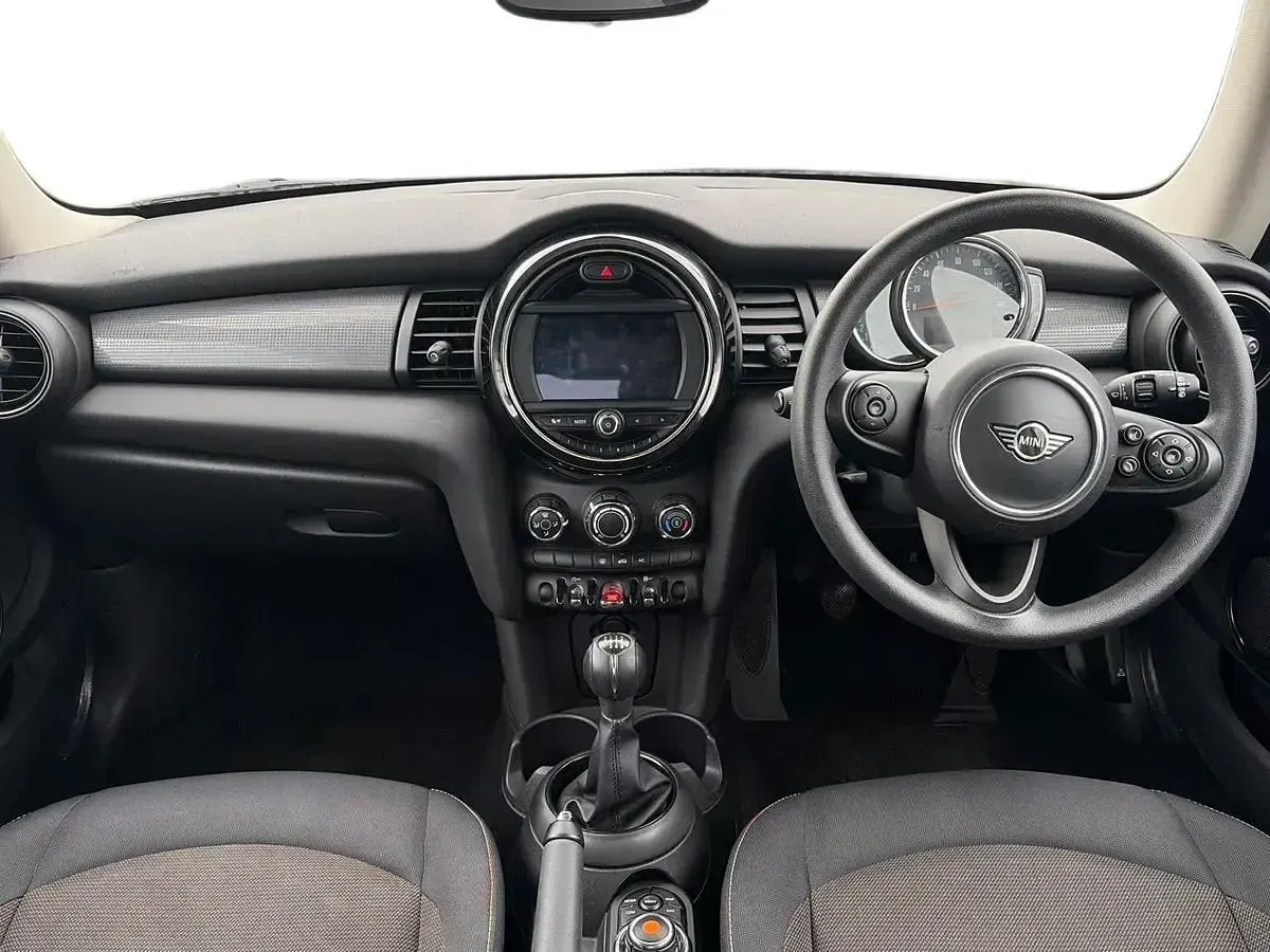 Used Mini Cooper Classic 134 HP (98 kW) 2020 White Hatchback