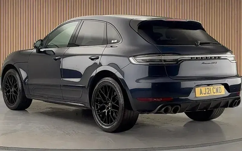Used Porsche Macan 380 HP (279 kW) 2020 Night blue SUV
