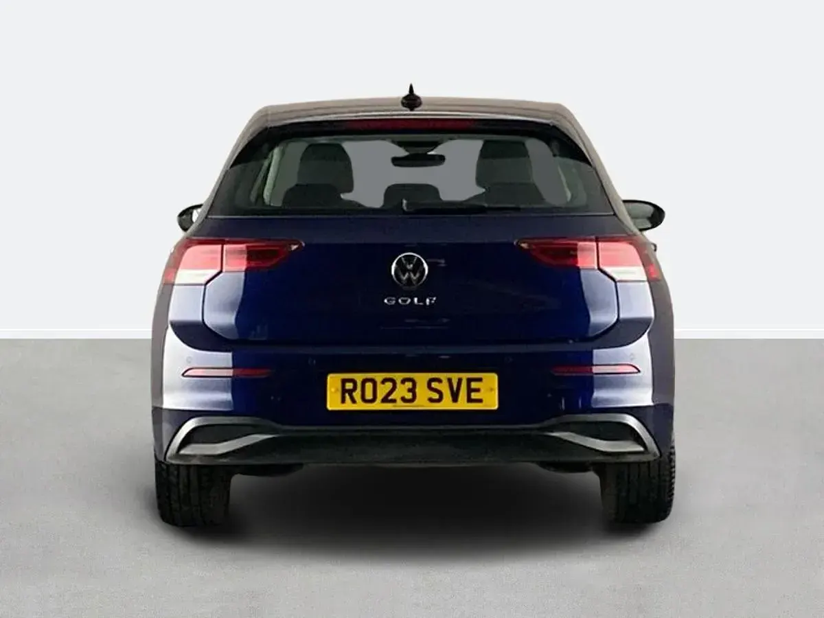 Used VW Golf VIII Life 110 HP (80 kW) 2023 Blue Hatchback