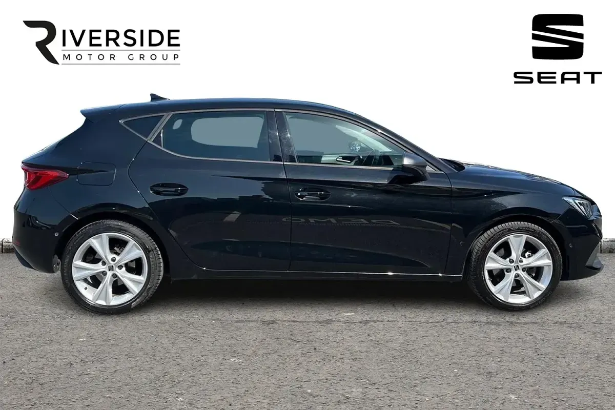 Used Seat Leon FR 130 HP (95 kW) 2022 Midnight black Hatchback