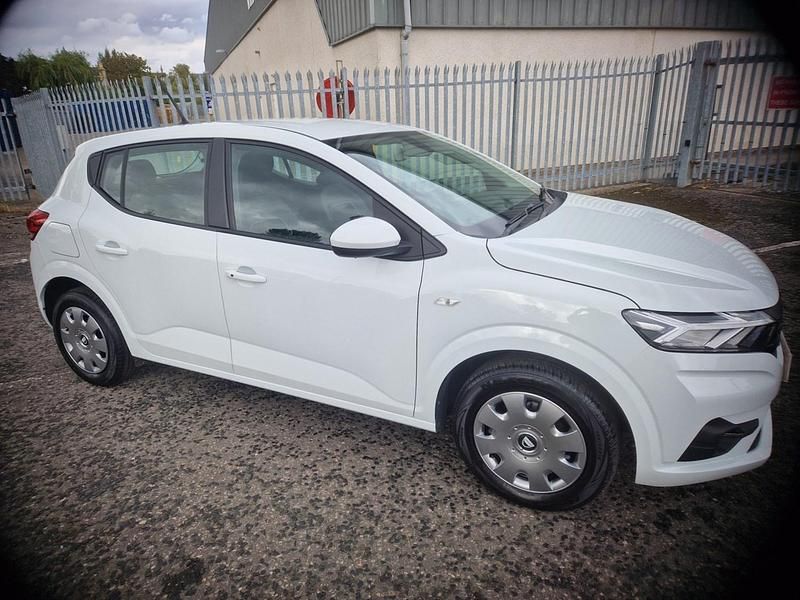 White Used 2021 Dacia Sandero Comfort Hatchback | £9,995 (Fair price) - Image 1/4