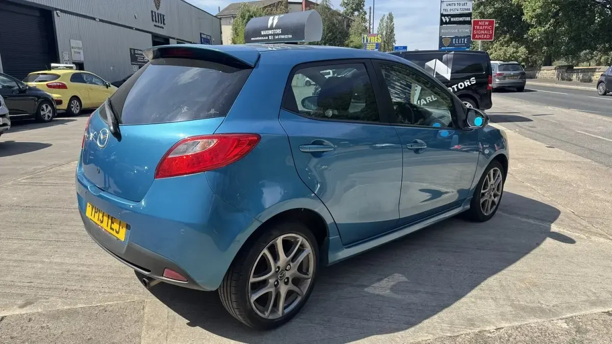 Used Mazda 2 Edition 84 HP (61 kW) 2013 Blue Hatchback