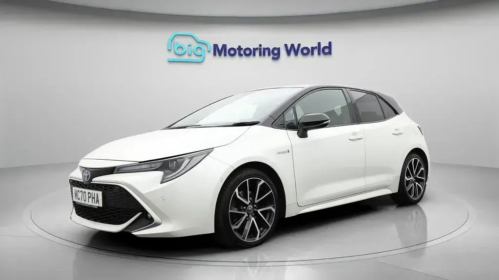 Used Toyota Corolla 184 HP (135 kW) 2021 White Hatchback
