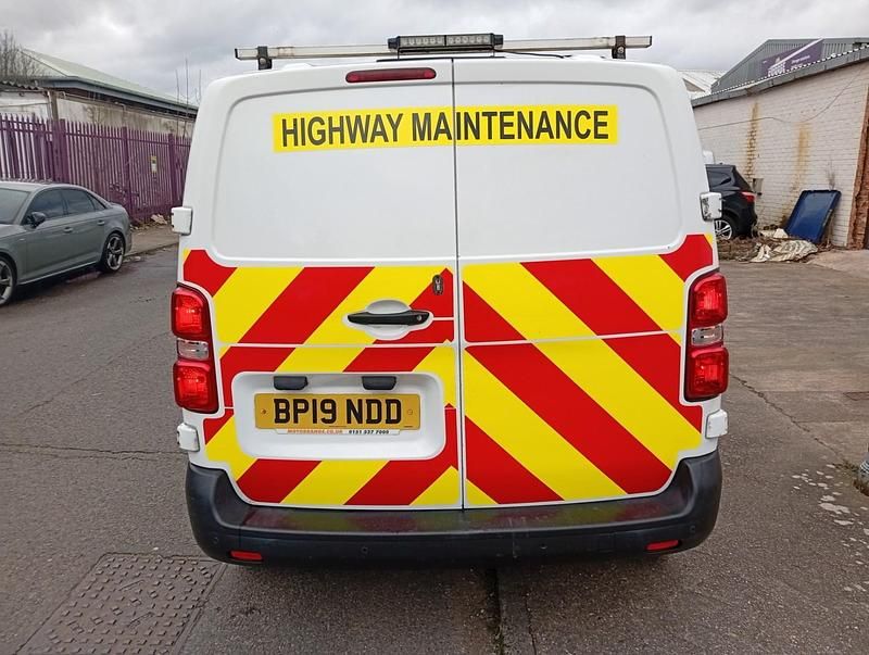 Used Citroën Dispatch 2019 White MPV