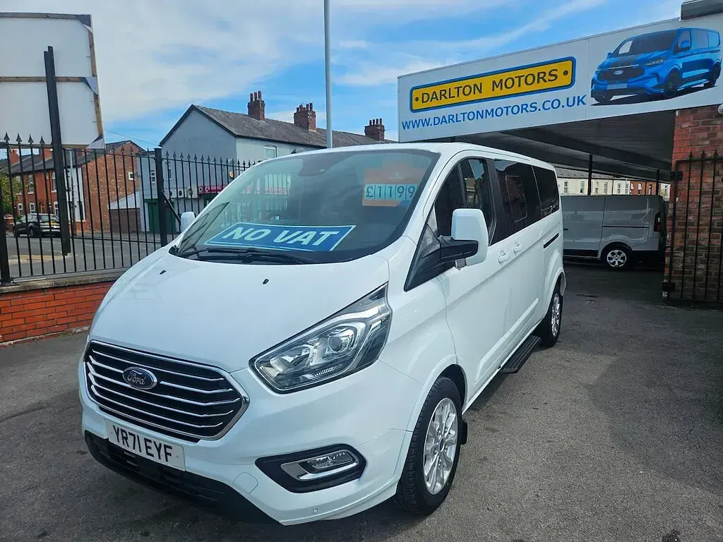 Used Ford Tourneo Custom Titanium 130 HP (95 kW) 2021 White Van