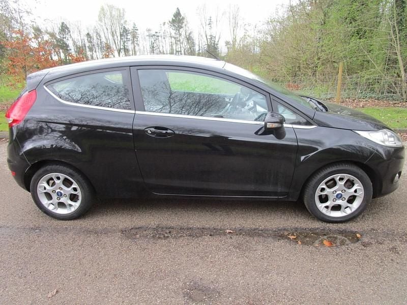 Used Ford Fiesta Zetec 82 HP (60 kW) 2011 Black Hatchback