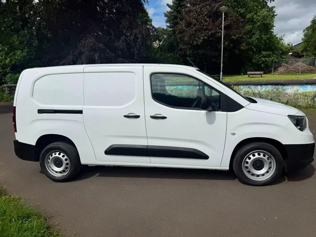Used Vauxhall Combo 100 HP (73 kW) 2021 White MPV