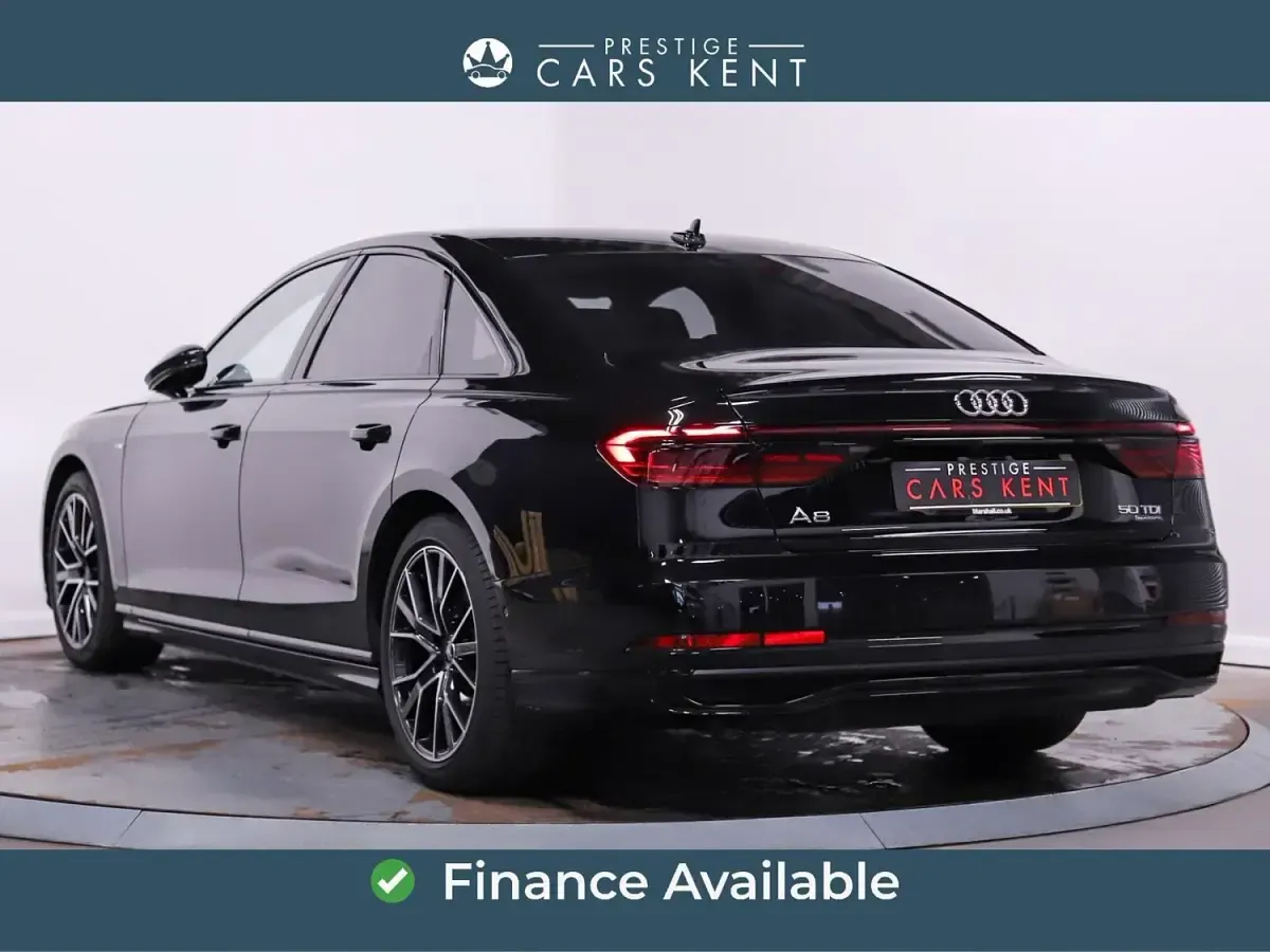 Usado Audi A8 Black Edition 286 HP (210 kW) 2023 Preto Sedan