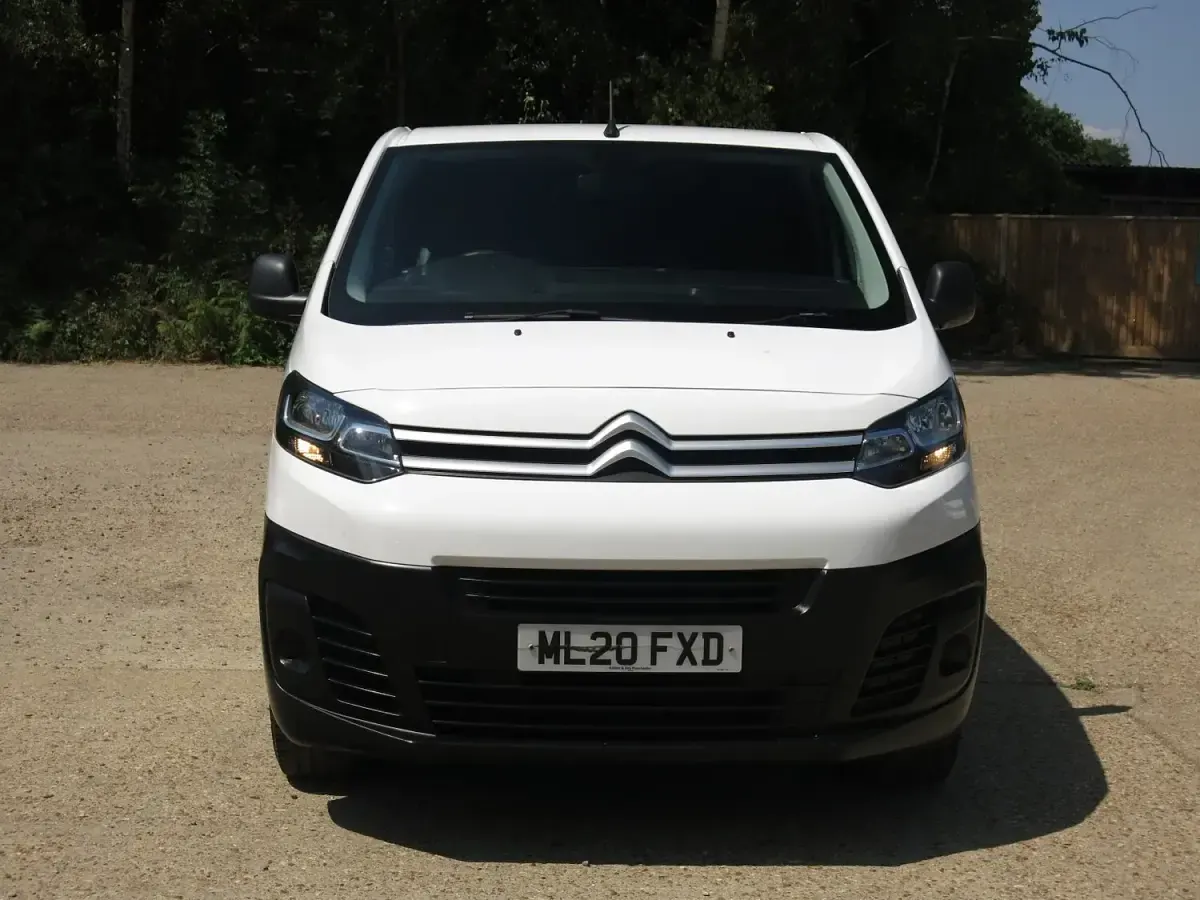 Used Citroën Dispatch 120 HP (88 kW) 2020 White MPV