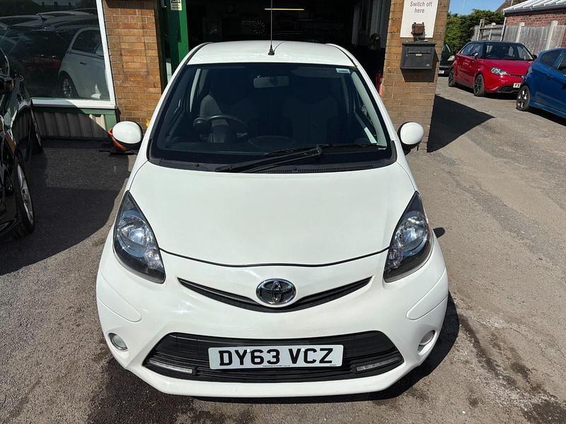 Used Toyota Aygo 2013 White Hatchback