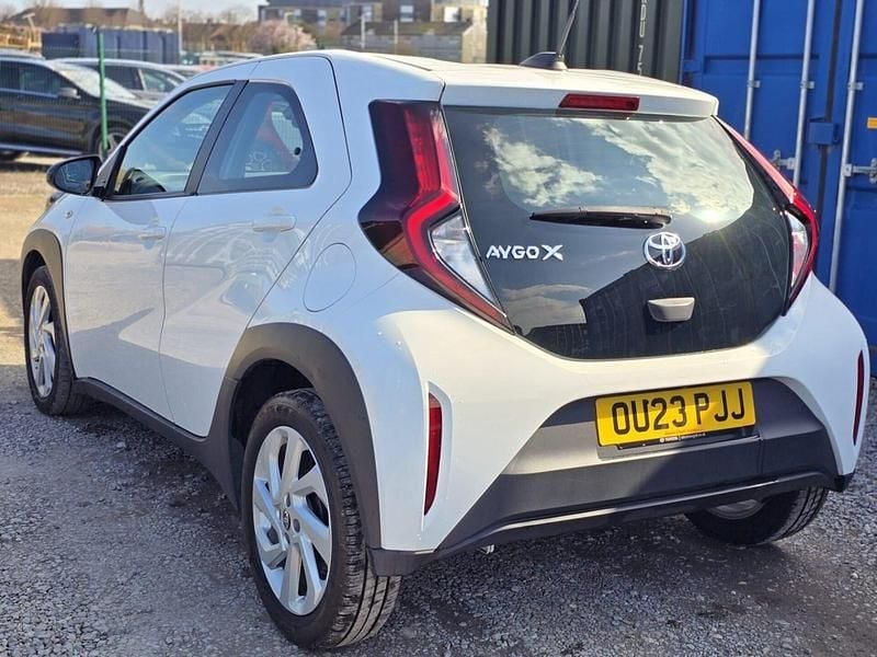 Used Toyota Aygo X PURE 72 HP (52 kW) 2023 White SUV