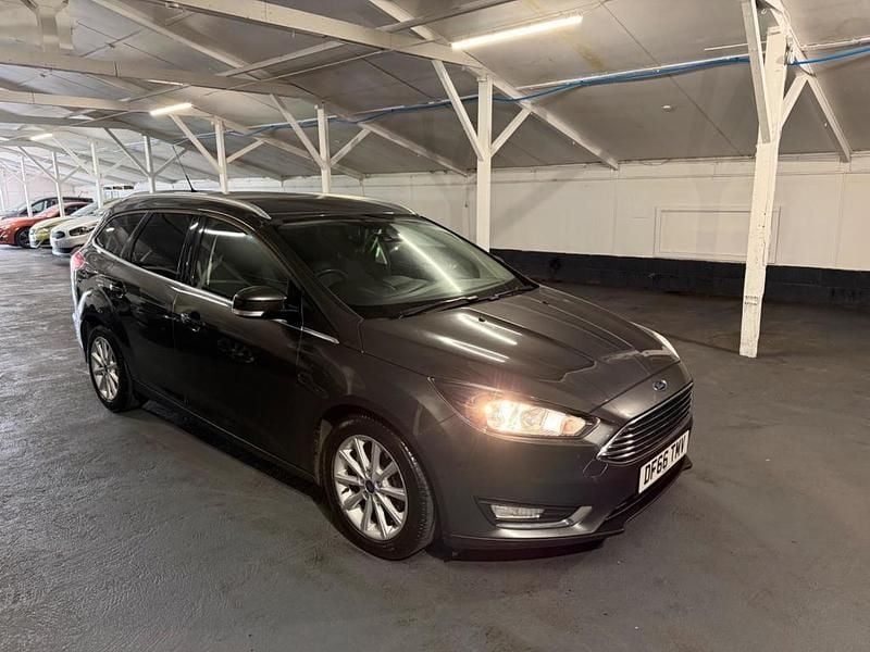 Used Ford Focus Titanium 120 HP (88 kW) 2016 Grey Estate