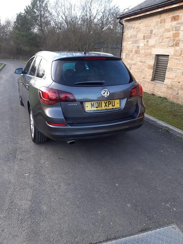 Used Vauxhall Astra SRi 160 HP (117 kW) 2011 Grey Estate