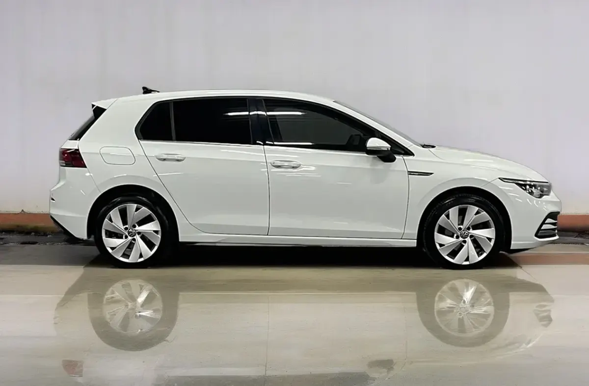 Used VW Golf VIII Style 116 HP (85 kW) 2020 White Hatchback