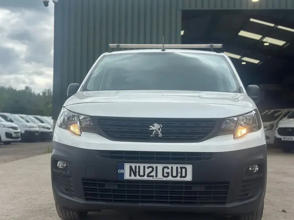 Used Peugeot Partner 100 HP (73 kW) 2021 White MPV