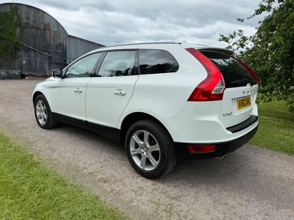 Usado Volvo XC60 SE Lux 2012 Blanco SUV