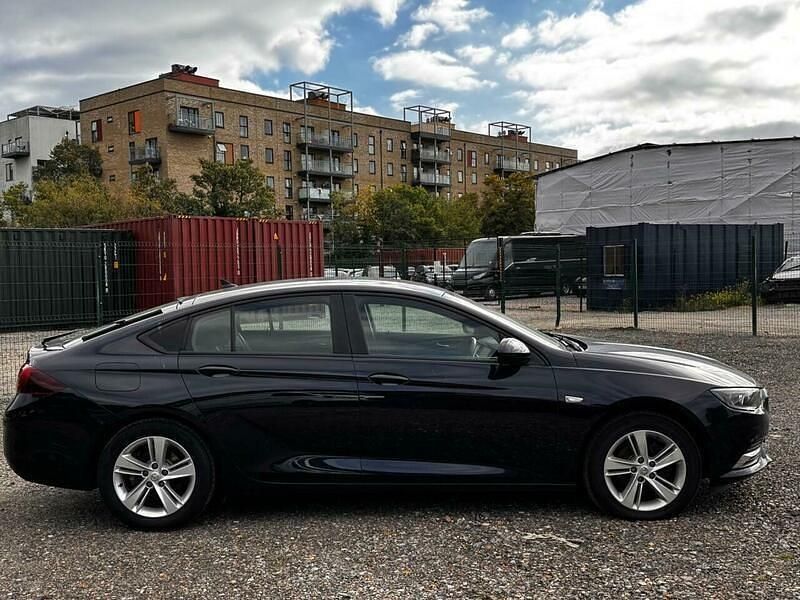 Used Vauxhall Insignia Design Edition 2019 Blue Hatchback